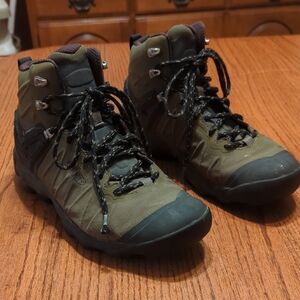 Keen Men’s Targhee Vent Mid Size 8